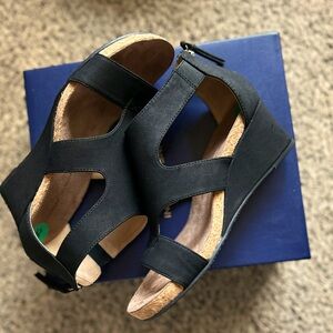 NWT Adreienne Vittadini Wedge Sandals